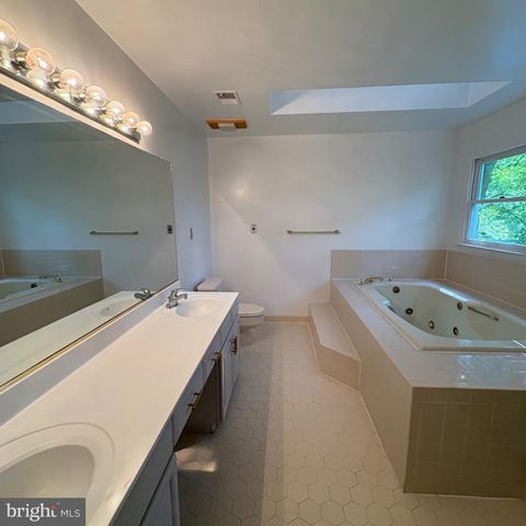 3502 HOLLY RD, Annandale, VA 22003