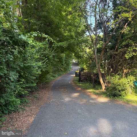 3502 HOLLY RD, Annandale, VA 22003