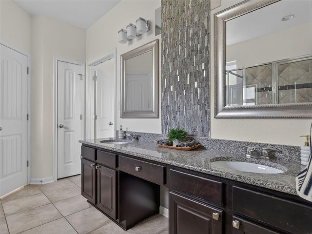 700 Ledge Stone DR, Austin, TX 78737