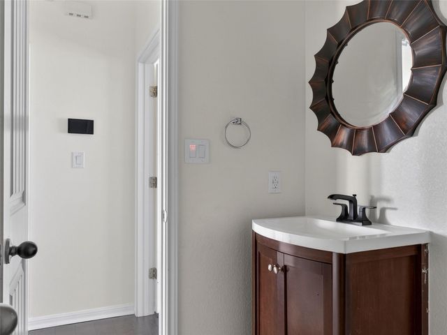 700 Ledge Stone DR, Austin, TX 78737