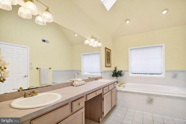 23 SILVERS, Cranbury, NJ 08512