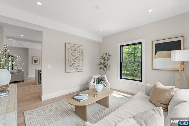 72 Lake Avenue, Midland Park, NJ 07432