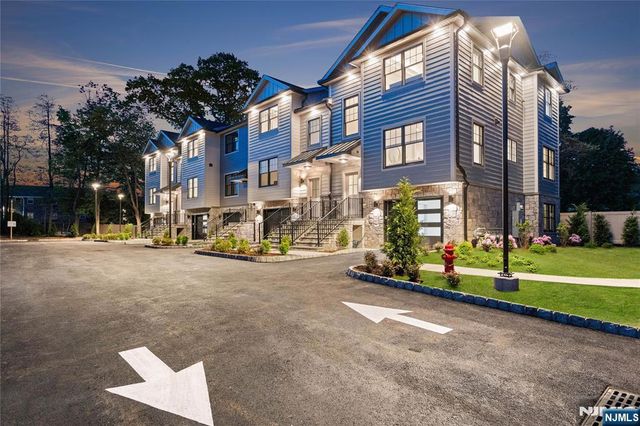 72 Lake Avenue, Midland Park, NJ 07432