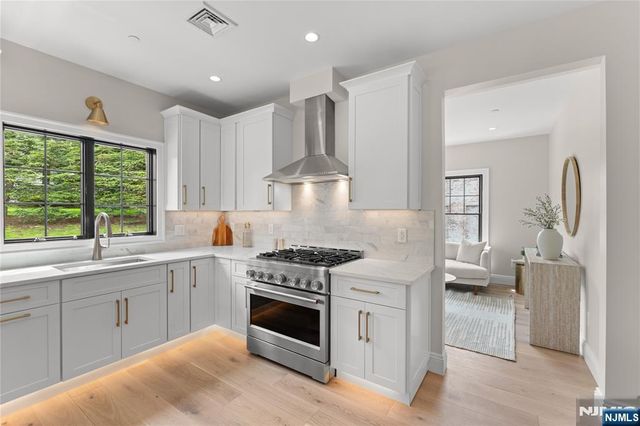 72 Lake Avenue, Midland Park, NJ 07432