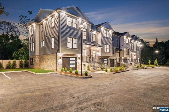 72 Lake Avenue, Midland Park, NJ 07432