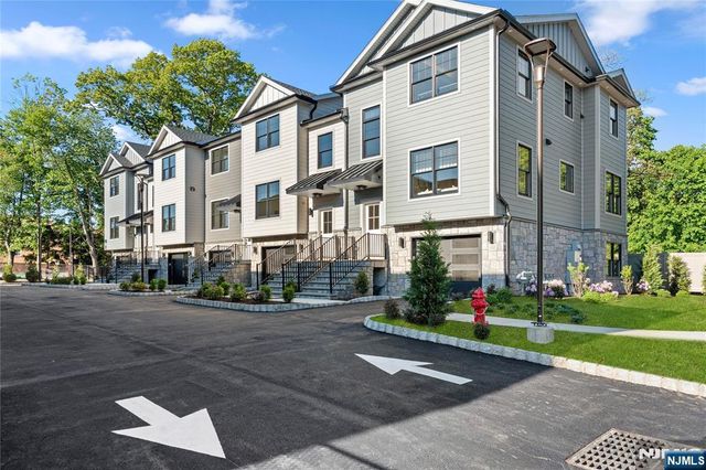 72 Lake Avenue, Midland Park, NJ 07432