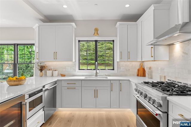 72 Lake Avenue, Midland Park, NJ 07432