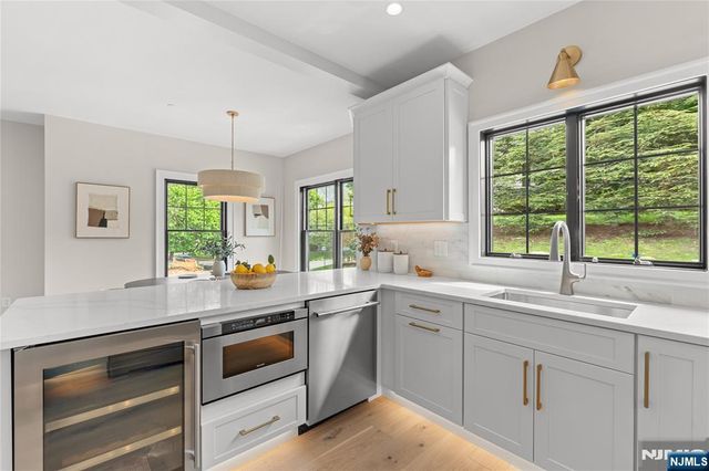 72 Lake Avenue, Midland Park, NJ 07432