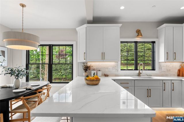 72 Lake Avenue, Midland Park, NJ 07432