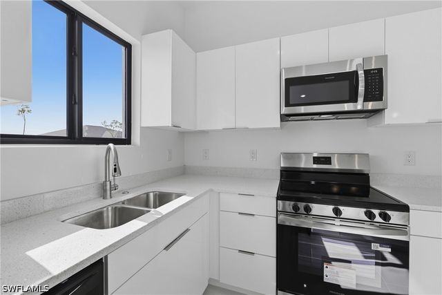 602 NW 25th TER, Cape Coral, FL 33993