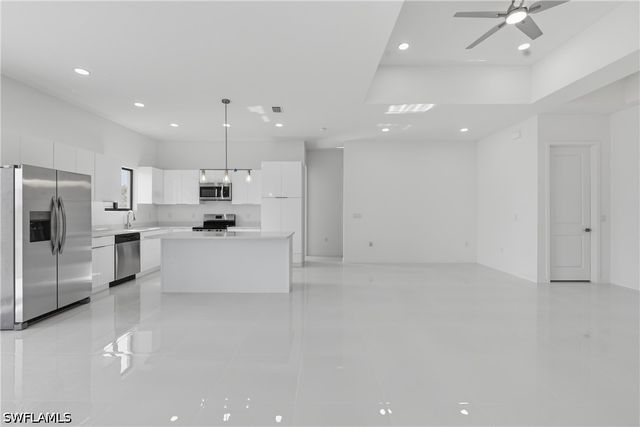 602 NW 25th TER, Cape Coral, FL 33993