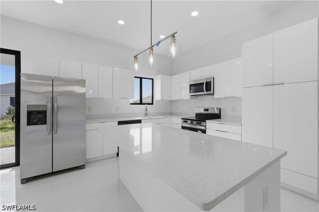 602 NW 25th TER, Cape Coral, FL 33993