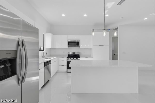 602 NW 25th TER, Cape Coral, FL 33993