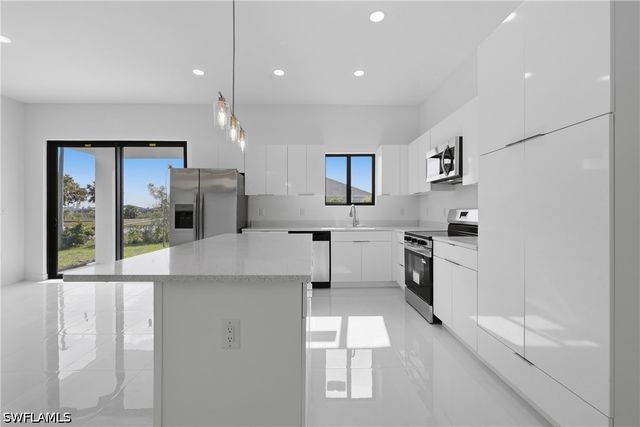 602 NW 25th TER, Cape Coral, FL 33993