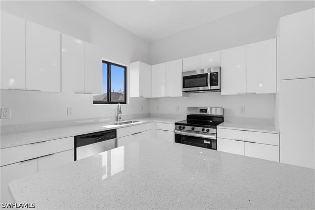 602 NW 25th TER, Cape Coral, FL 33993