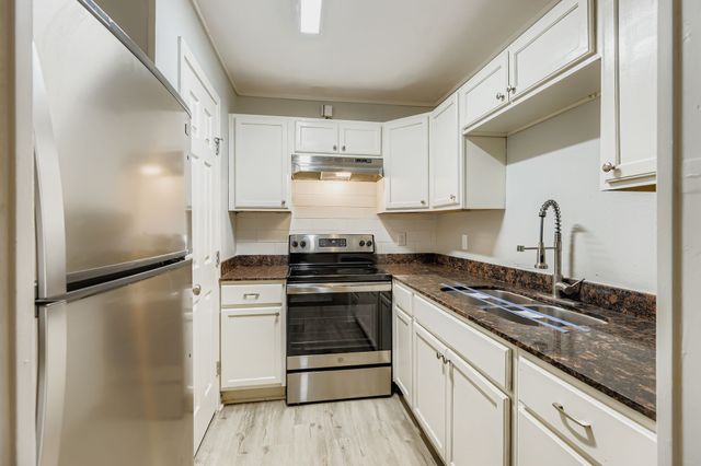 233 Creek Cove Drive, Dallas, TX 75217