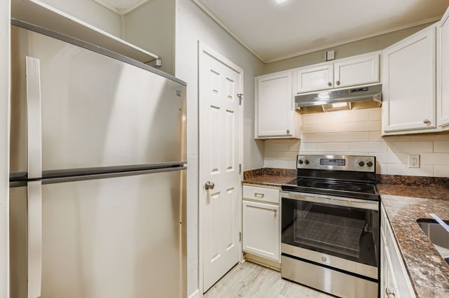 233 Creek Cove Drive, Dallas, TX 75217