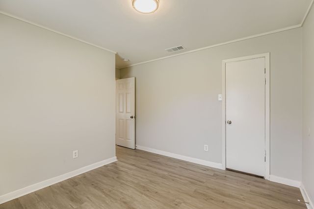 233 Creek Cove Drive, Dallas, TX 75217