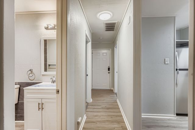 233 Creek Cove Drive, Dallas, TX 75217