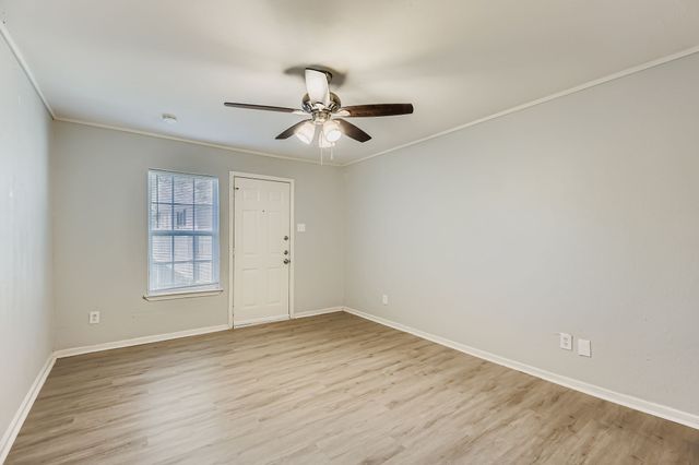 233 Creek Cove Drive, Dallas, TX 75217