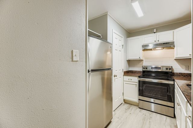 233 Creek Cove Drive, Dallas, TX 75217