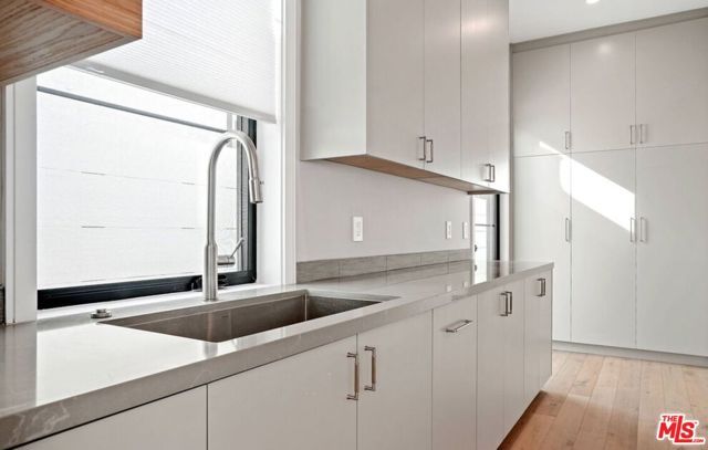 1728 S Shenandoah Street, Los Angeles, CA 90035