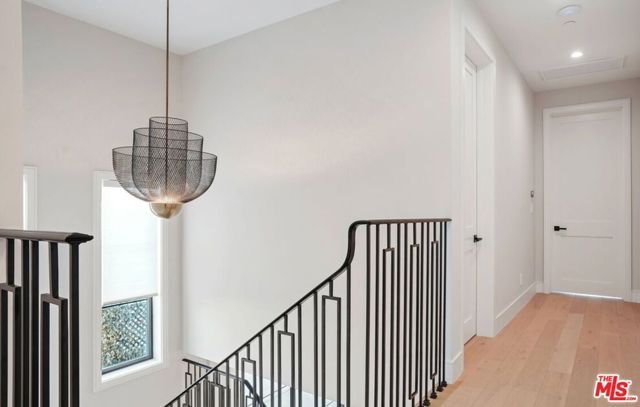 1728 S Shenandoah Street, Los Angeles, CA 90035
