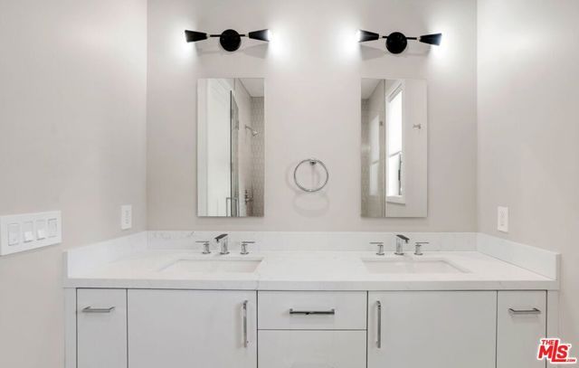 1728 S Shenandoah Street, Los Angeles, CA 90035