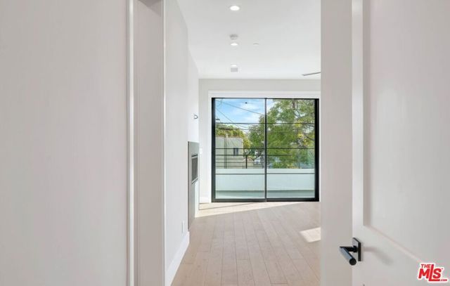 1728 S Shenandoah Street, Los Angeles, CA 90035