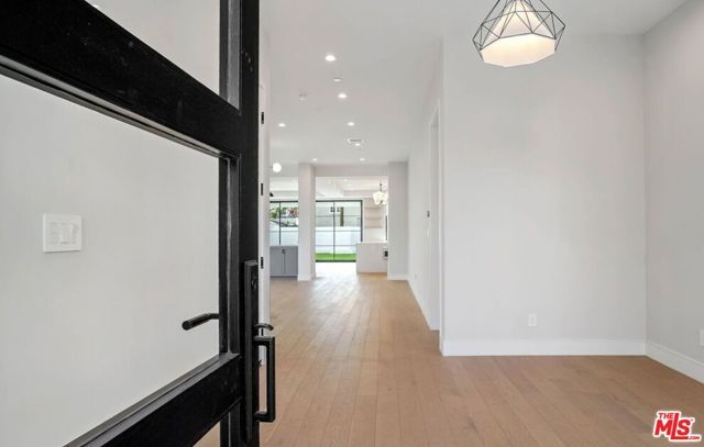 1728 S Shenandoah Street, Los Angeles, CA 90035