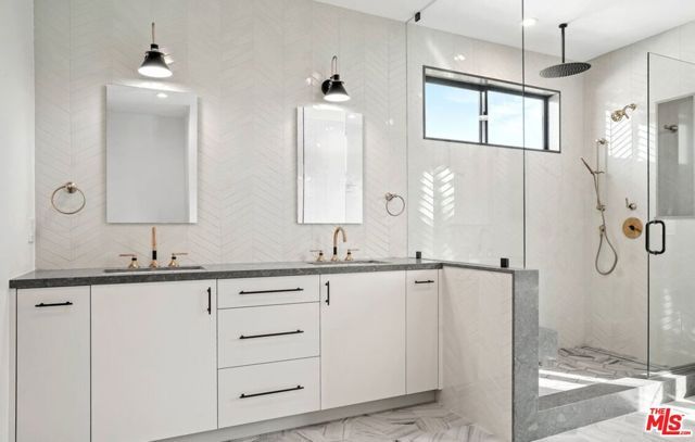 1728 S Shenandoah Street, Los Angeles, CA 90035