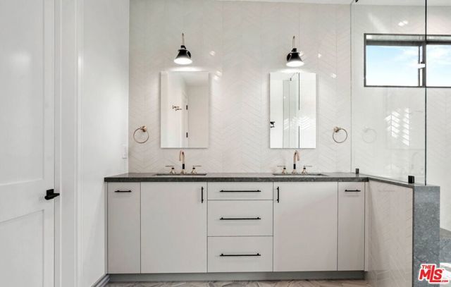 1728 S Shenandoah Street, Los Angeles, CA 90035