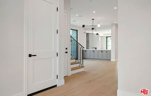 1728 S Shenandoah Street, Los Angeles, CA 90035