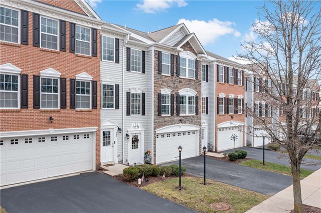 259 Grace Manor Dr, Robinson Twp, PA 15108