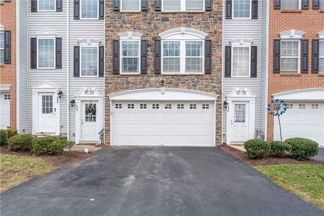 259 Grace Manor Dr, Robinson Twp, PA 15108