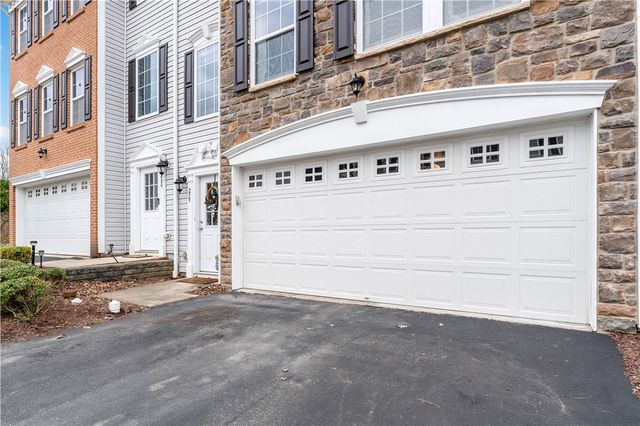 259 Grace Manor Dr, Robinson Twp, PA 15108