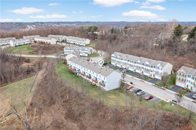 259 Grace Manor Dr, Robinson Twp, PA 15108