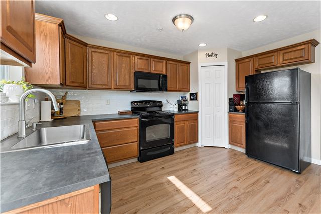 259 Grace Manor Dr, Robinson Twp, PA 15108