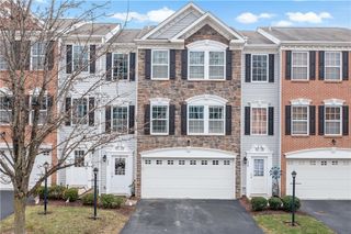 259 Grace Manor Dr, Robinson Twp, PA 15108