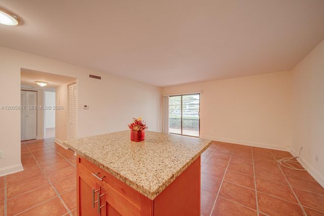 9715 Hammocks Blvd 106, Miami, FL 33196