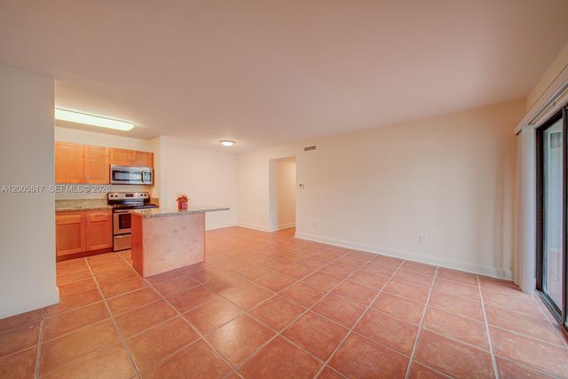 9715 Hammocks Blvd 106, Miami, FL 33196