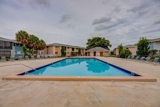 9715 Hammocks Blvd 106, Miami, FL 33196