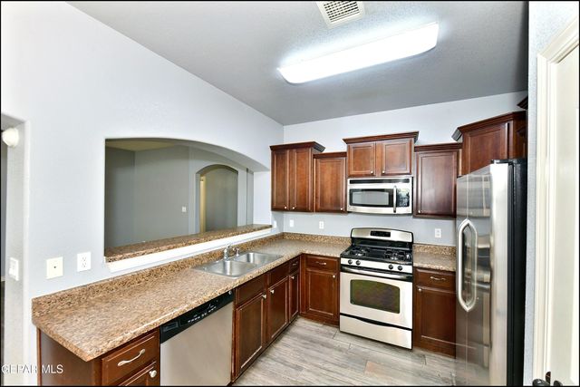 12569 Wolf Berry Drive, El Paso, TX 79928