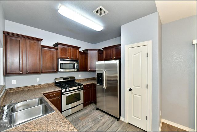 12569 Wolf Berry Drive, El Paso, TX 79928
