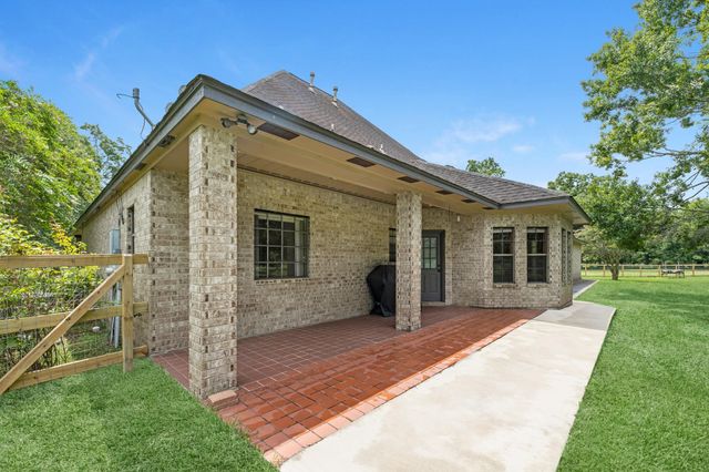 17126 County Road 39, Rosharon, TX 77583