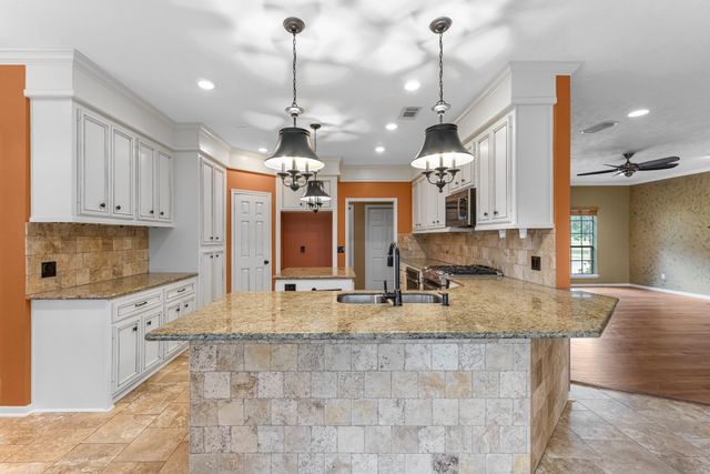 17126 County Road 39, Rosharon, TX 77583