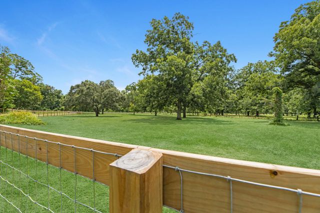 17126 County Road 39, Rosharon, TX 77583