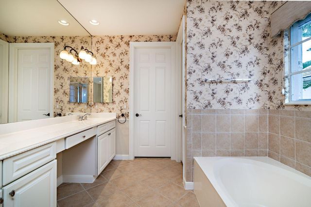 2002 Graden Drive, Palm Beach Gardens, FL 33410