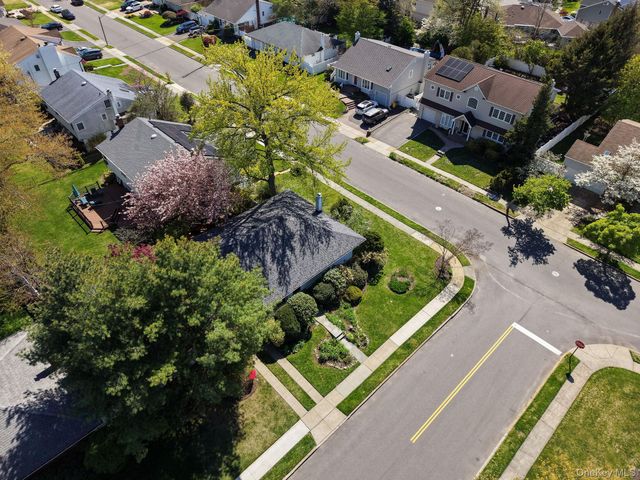 39 Deer Path Lane, Syosset, NY 11791