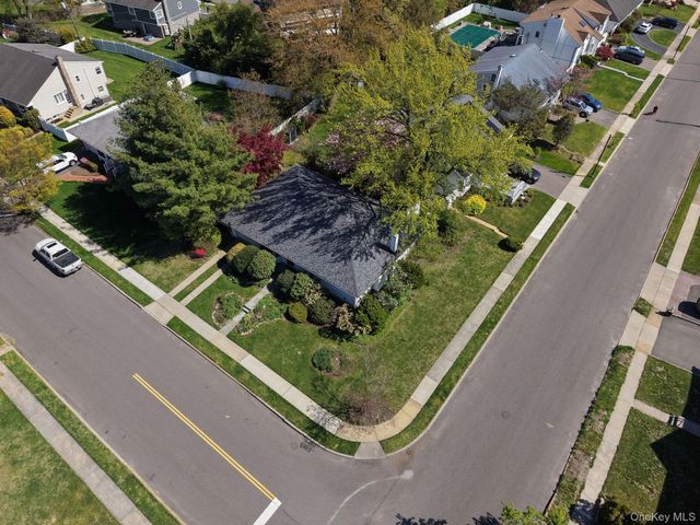 39 Deer Path Lane, Syosset, NY 11791